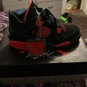 Bend new Air Jordan’s 4 retro I would keep them but I got the wrong size.